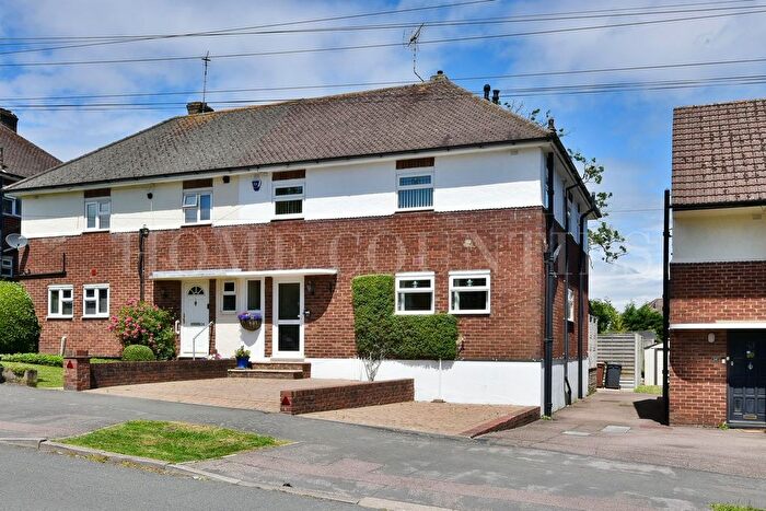 4 Bedroom Semi Detached House For Sale In Shillitoe Avenue, Potters Bar, EN6