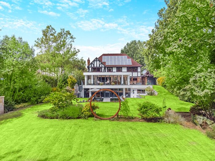 5 Bedroom Detached House For Sale In Potters Close, Ashford, Kent, TN25