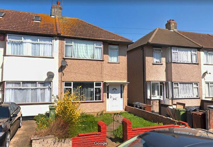 3 Bedroom Semi-Detached House To Rent In Auriel Avenue, Dagenham, Essex, RM10