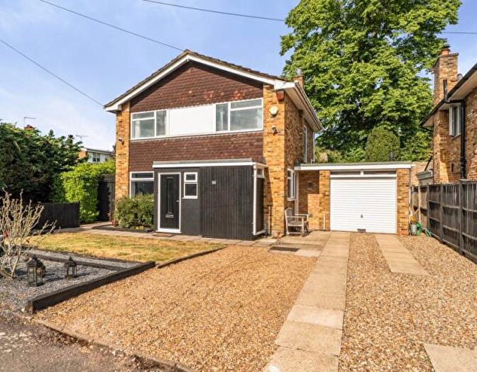 3 Bedroom Detached House For Sale In Castle Drive, Maidenhead, SL6