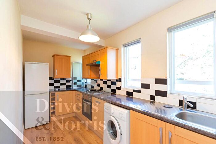 3 Bedroom Apartment To Rent In Durfee House, - Bickerton Road, Archway, London, N19