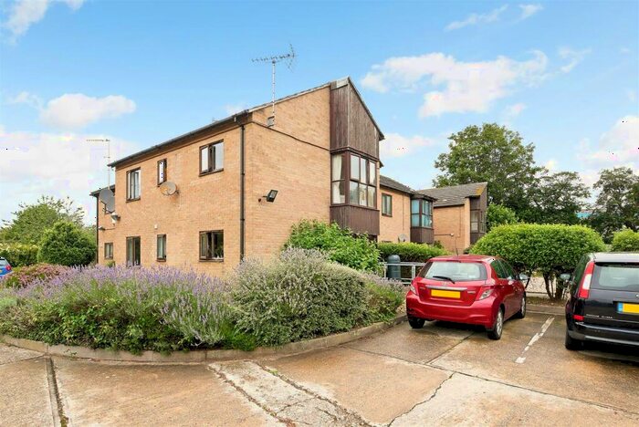 1 Bedroom Flat To Rent In Whiteside Close, Chichester, PO19