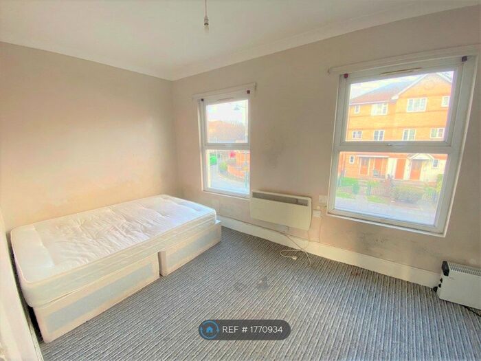 1 Bedroom Flat To Rent In West Street, Erith, DA8