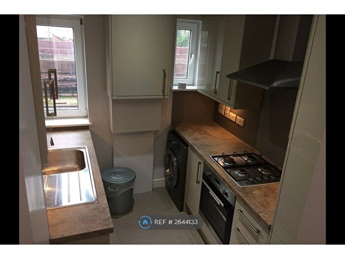 1 Bedroom Flat To Rent In Barons Court, West Kensington, W14