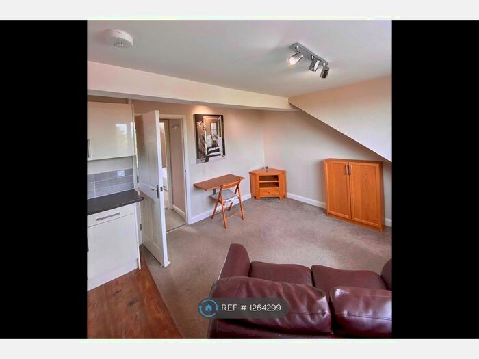 1 Bedroom Flat To Rent In Evesham Road, Astwood Bank, B96