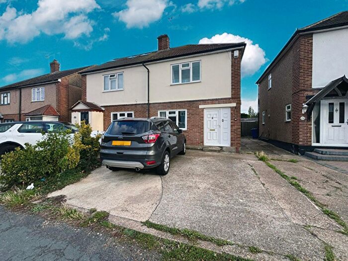 3 Bedroom Semi-Detached House For Sale In Prospect Avenue, Stanford-Le-Hope, SS17