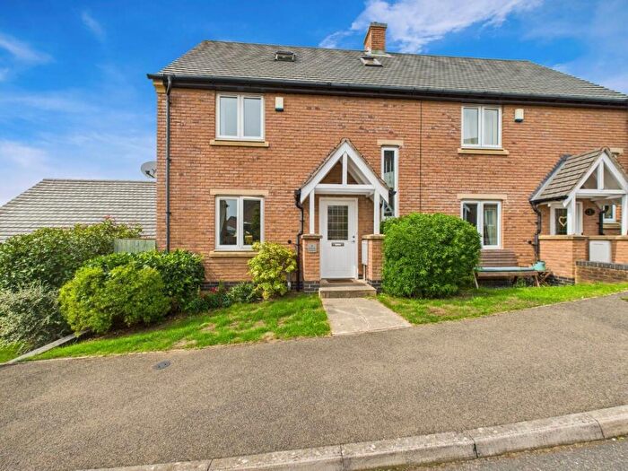 3 Bedroom Semi-Detached House For Sale In Hillside Gardens, Matlock, DE4
