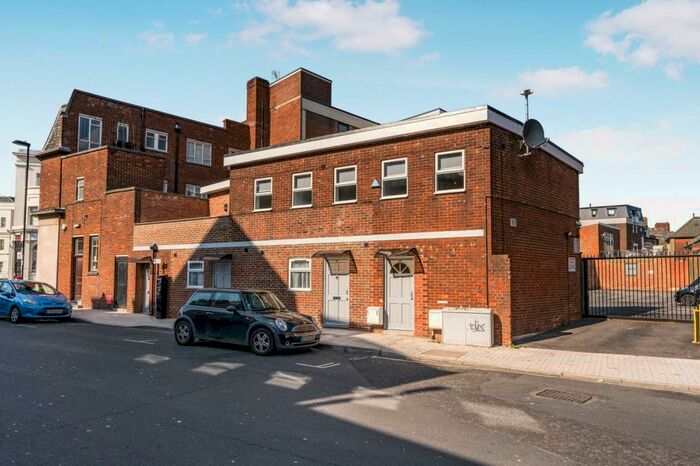 1 Bedroom Apartment To Rent In Bellevue Road, SO15