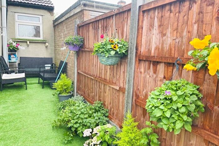 2 Bedroom Detached House To Rent In Russell Road, Walthamstow, E17