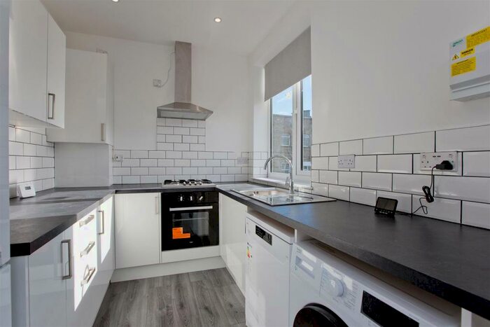 2 Bedroom Flat To Rent In Garden Flat, Hayes Crescent, London, NW11