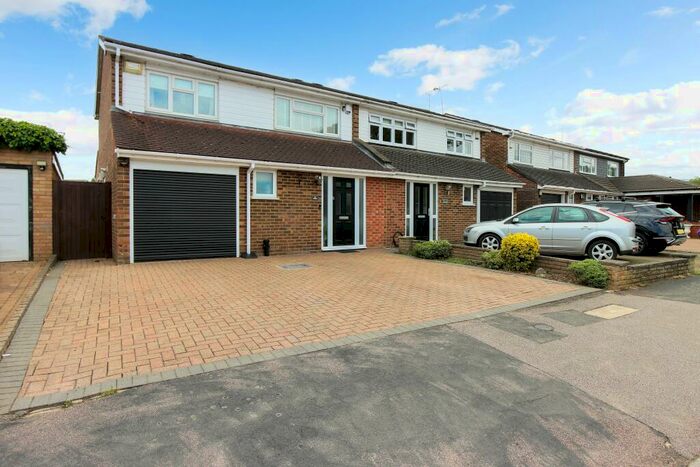 3 Bedroom Semi-Detached House To Rent In Lampits, Hoddesdon, EN11