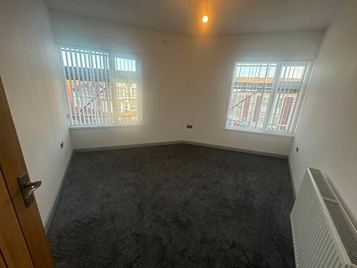 2 Bedroom Flat To Rent In B Dillwyn Road, Sketty, Swansea, SA2