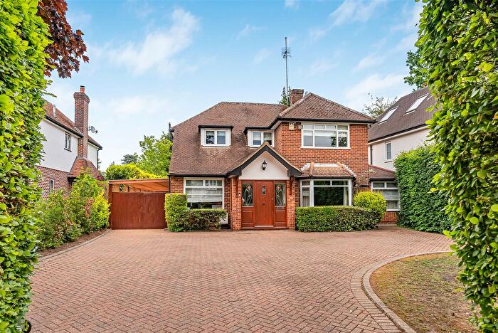 4 Bedroom Detached House For Sale In Williams Way, Radlett, WD7