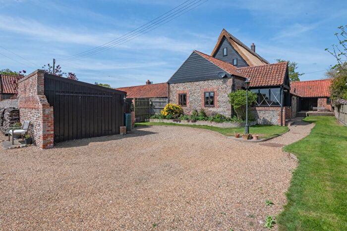 3 Bedroom Barn Conversion For Sale In Church Road, Bacton, Norwich, NR12