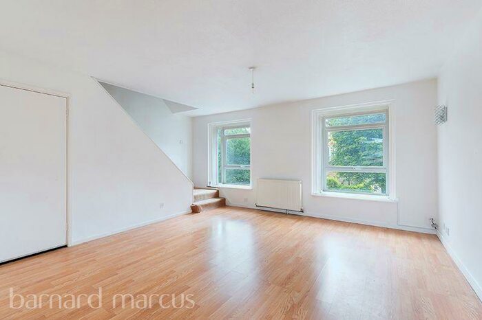 2 Bedroom Maisonette To Rent In Cotelands, Croydon, CR0