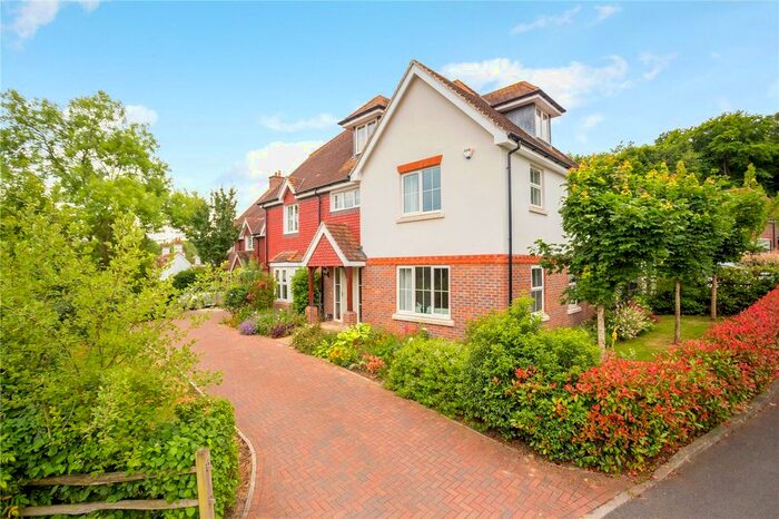 6 Bedroom Detached House For Sale In Whiting Close, Warren Row, Berkshire, RG10