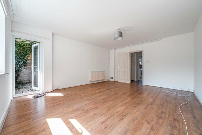 2 Bedroom Apartment To Rent In Jordans Close, Guildford, GU1