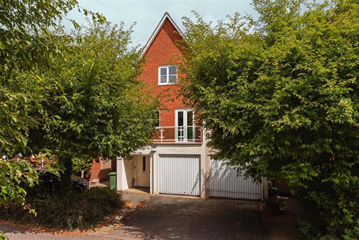 4 Bedroom End Of Terrace House For Sale In Powell Gardens, Redhill, RH1