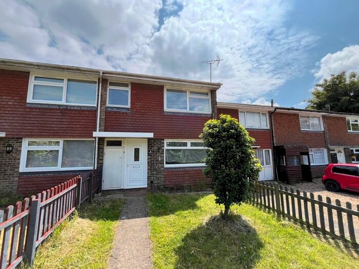 3 Bedroom Terraced House To Rent In Barrie Road, Farnham, GU9