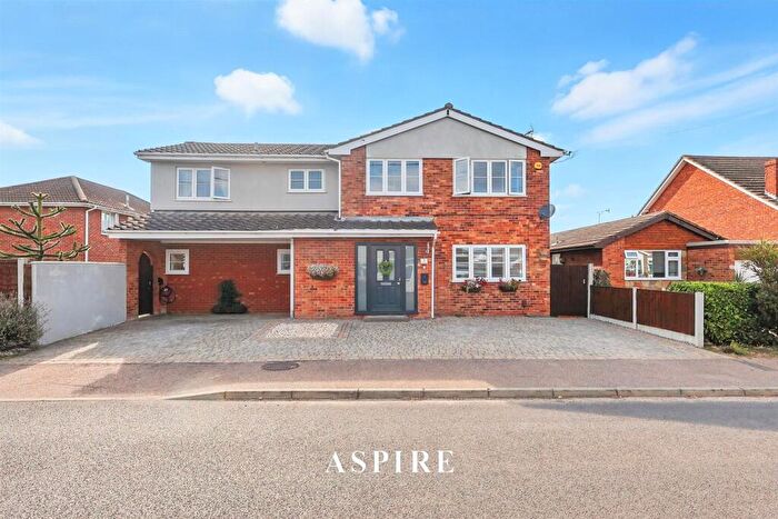 5 Bedroom Detached House For Sale In Video Presentation Inside - Surig Road, Canvey Island, SS8