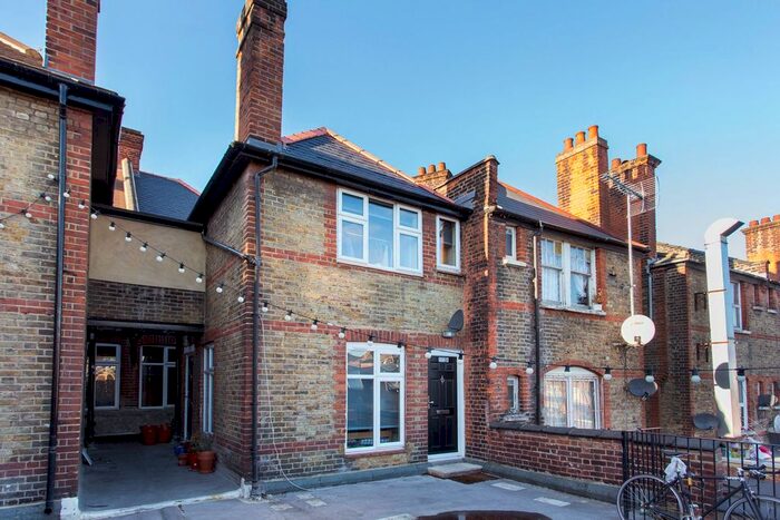 2 Bedroom Flat To Rent In Stamford Hill, London, N16