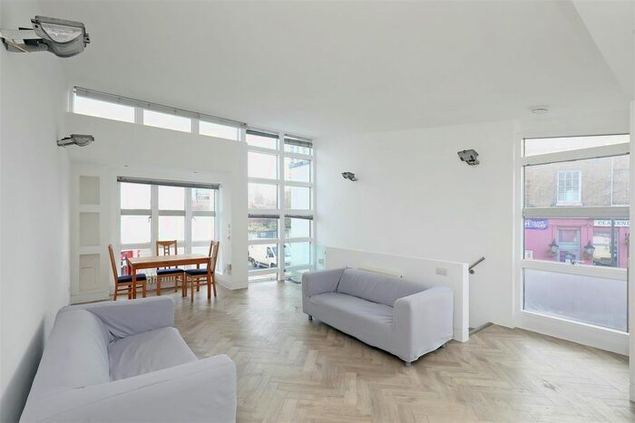 2 Bedroom Town House To Rent In Farmer's Road, London, SE5