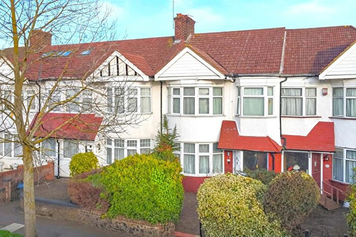 1 Bedroom Flat To Rent In Connaught Gardens, Palmers Green, N13