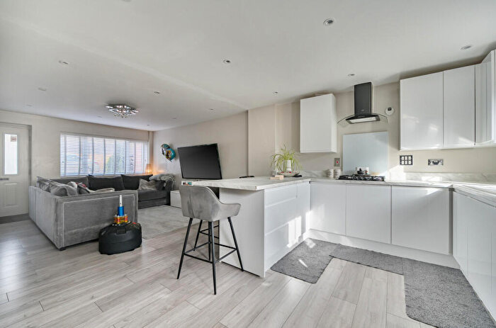 4 Bedroom End Of Terrace House For Sale In Ruskin, Caversham, Reading, RG4