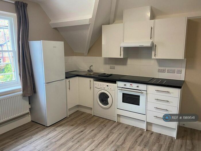 3 Bedroom Flat To Rent In Walsingham Road, Bristol, BS6