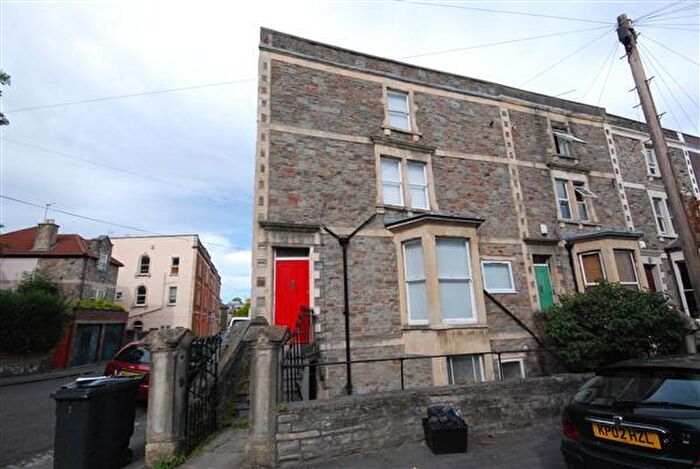 3 Bedroom Apartment To Rent In Garden Flat, Roslyn Road, BS6