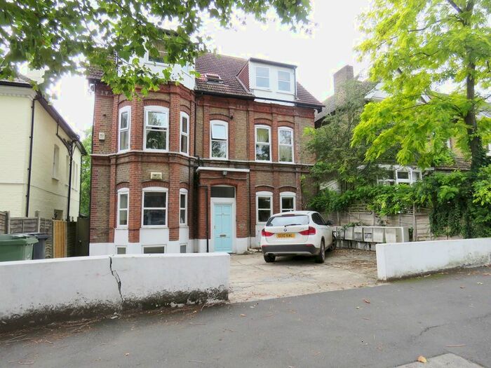 2 Bedroom Flat To Rent In Palace Road, Tulse Hill, London, SW2