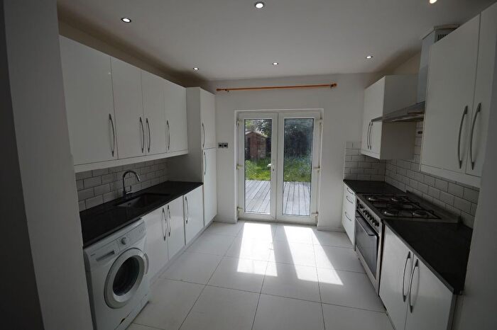 2 Bedroom Flat To Rent In Ingleby Road, Ilford, IG1