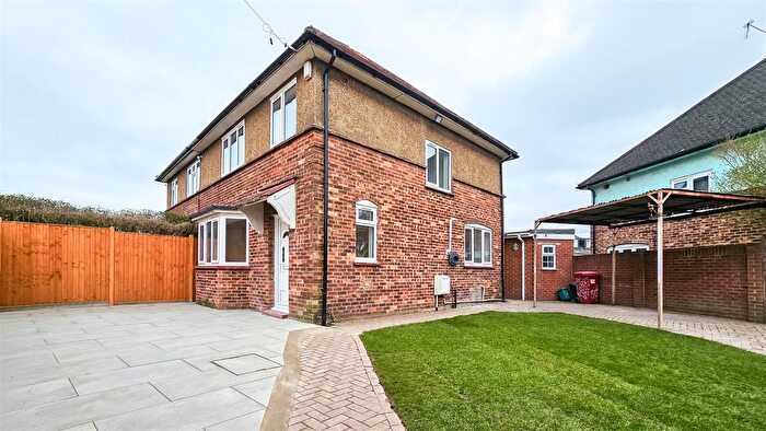 3 Bedroom Semi Detached House To Rent In Chestnut Close, Hayes, UB3