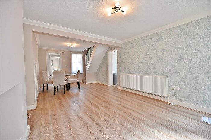 2 Bedroom Cottage To Rent In Mossford Green, Barkingside, IG6