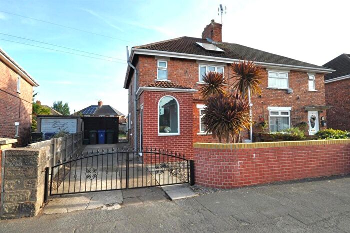 3 Bedroom Semi-Detached House For Sale In The Fairway, Moorends, Doncaster, DN8