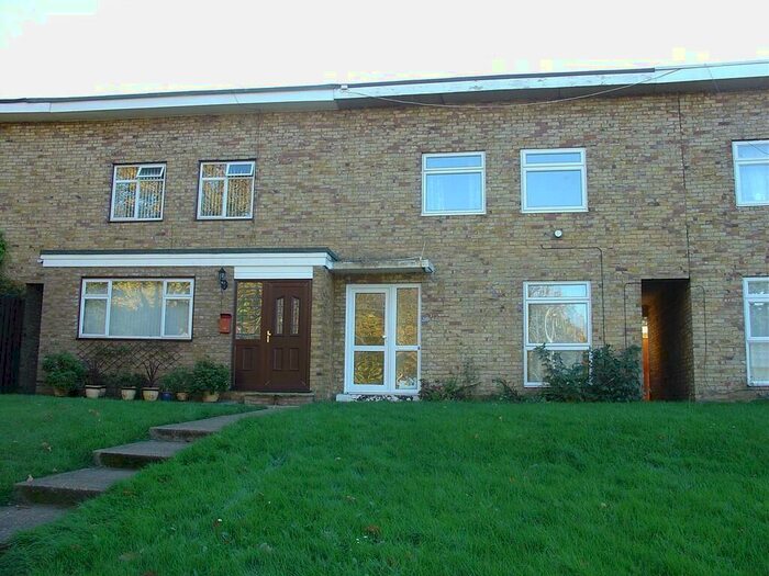 3 Bedroom Terraced House To Rent In Honeysuckle Gardens, AL10