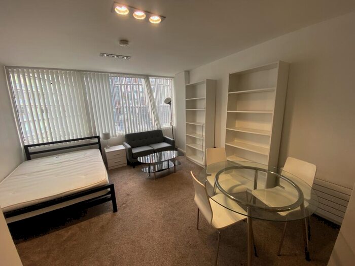 Apartment To Rent In One Park West, Kenyon Steps, L1