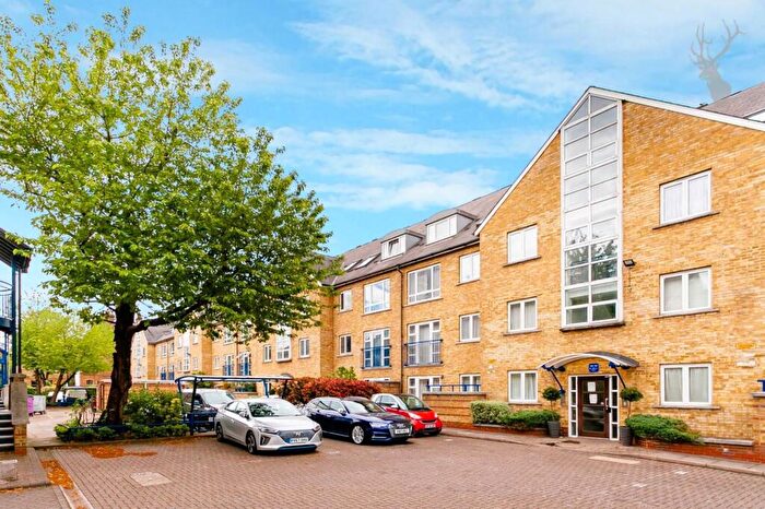 3 Bedroom Flat To Rent In Bow Road, Bow, E3