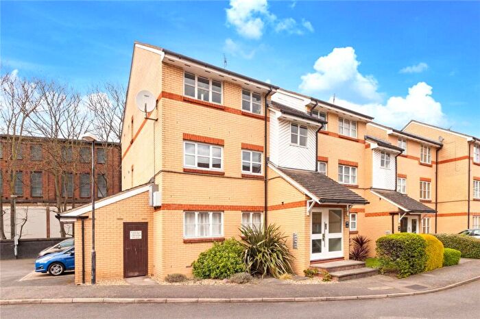 2 Bedroom Flat To Rent In Heddington Grove, Holloway, N7