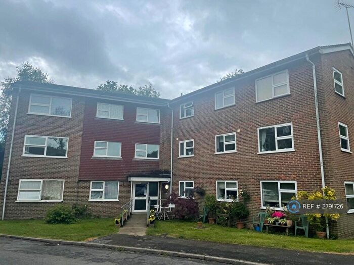 2 Bedroom Flat To Rent In Rudgwick, Horsham, RH12