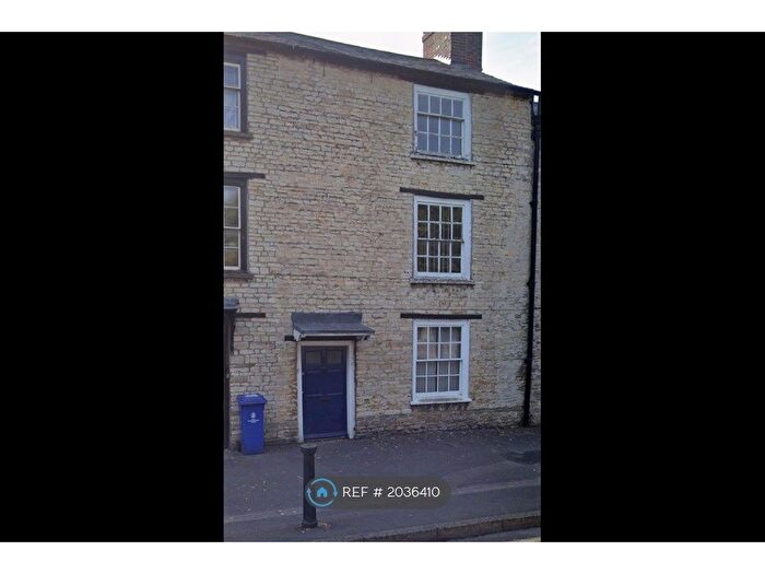 1 Bedroom Flat To Rent In High Street, Brackley, NN13