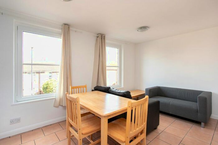 4 Bedroom Flat To Rent In Silverthorne Road, London, SW8