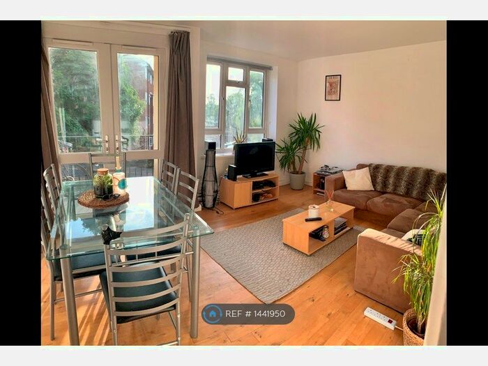3 Bedroom Flat To Rent In Stanhope House, London, SW15
