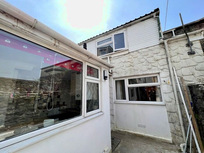 2 Bedroom Property To Rent In Water Street, Carmarthen, Carmarthenshire, SA31