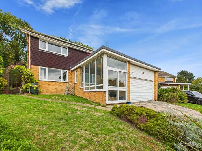 4 Bedroom Detached House For Sale In Roxton Gardens, Croydon, CR0