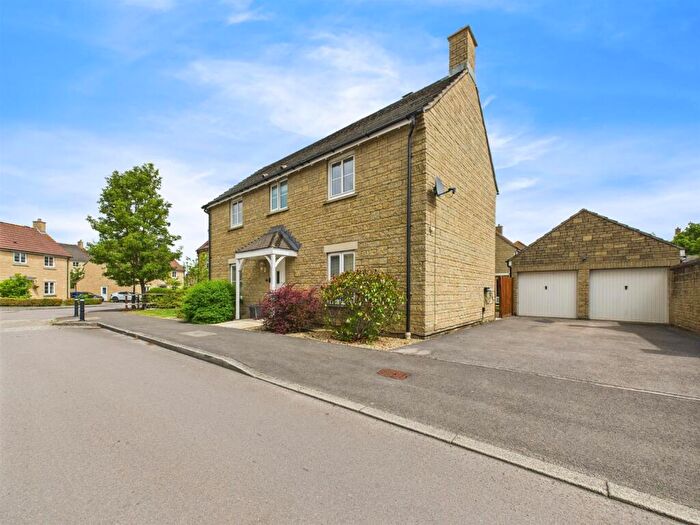 4 Bedroom Detached House For Sale In Stickleback Road, Calne, SN11