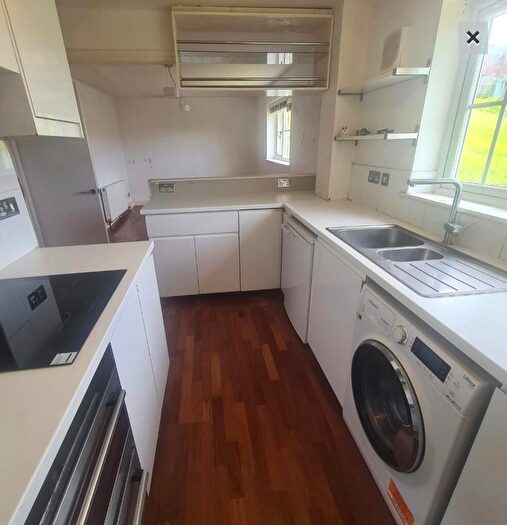 2 Bedroom Apartment To Rent In Wensleydale Mews, Leeds, West Yorkshire, LS12