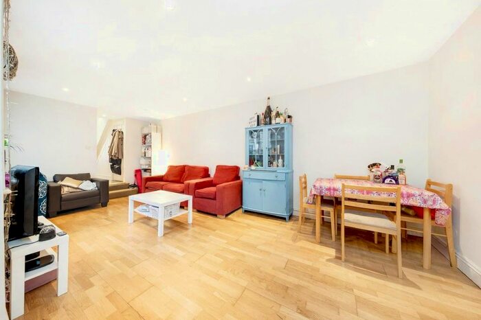 3 Bedroom Flat To Rent In Appach Road, London, SW2
