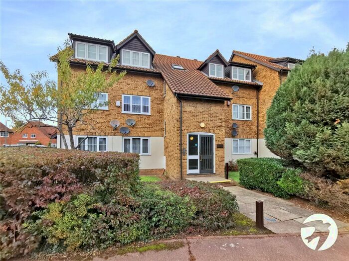 2 Bedroom Flat To Rent In Falcon Close, Dartford, Kent, DA1