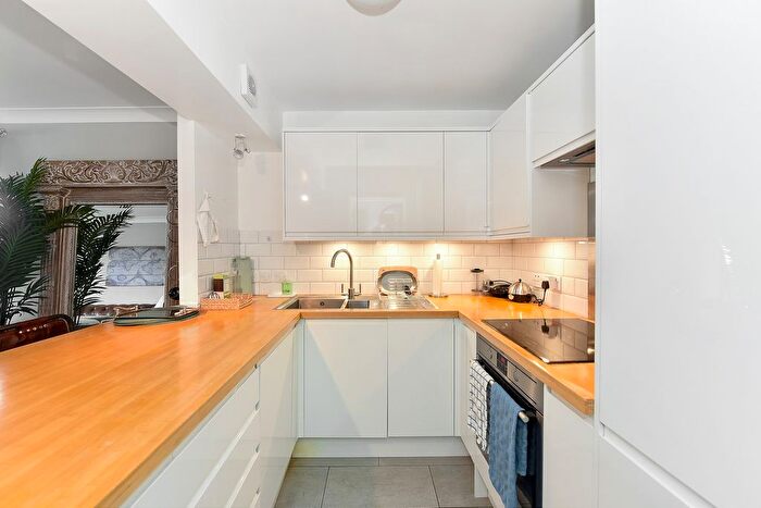 2 Bedroom Flat To Rent In Milton Court, Carrara Wharf, Ranelagh Gardens, London, SW6